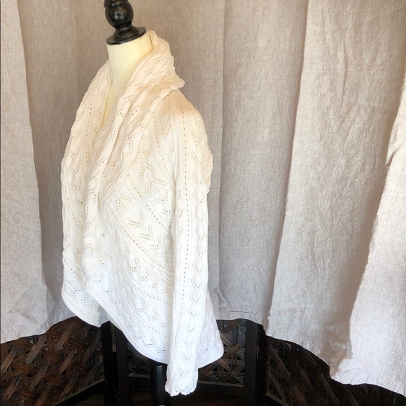 Elegant White Cable Knit Sweater - Picture 7 of 12